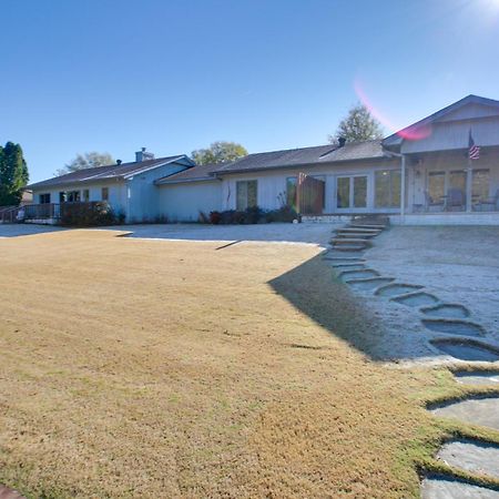 Lovely Hot Springs Home With Lake Balboa Access Hot Springs Village Ngoại thất bức ảnh